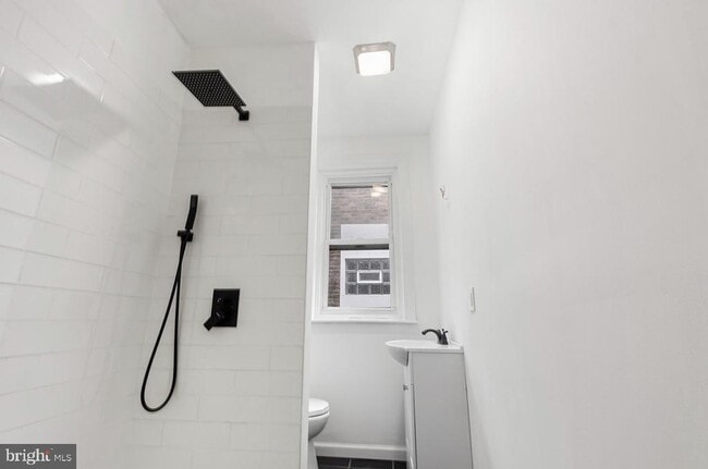 Building Photo - 6011 Catharine St