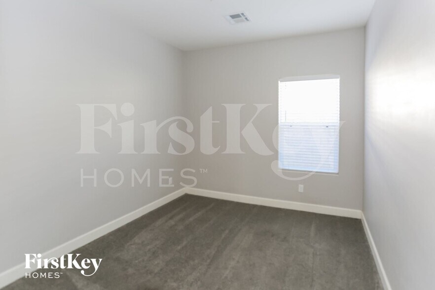 Building Photo - 905 E Fremont Rd