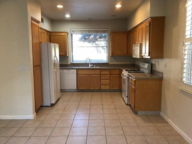 Building Photo - 2295 Lenox Pl