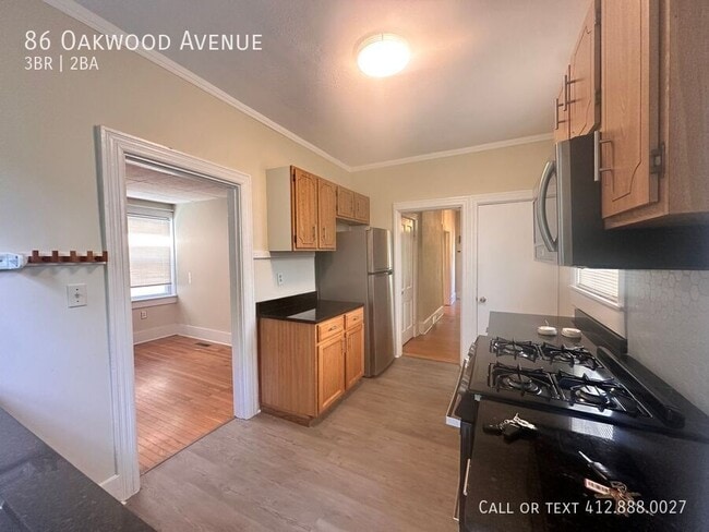 Building Photo - 86 Oakwood Ave