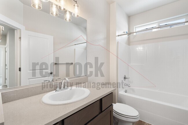 Building Photo - 1328 N Tschirley St