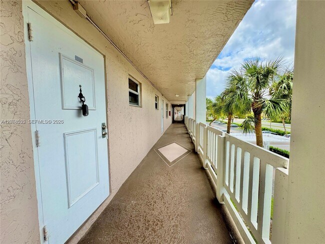 Building Photo - 1075 Riverside Dr