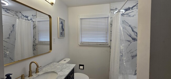 Building Photo - 512 N Somerset Ave