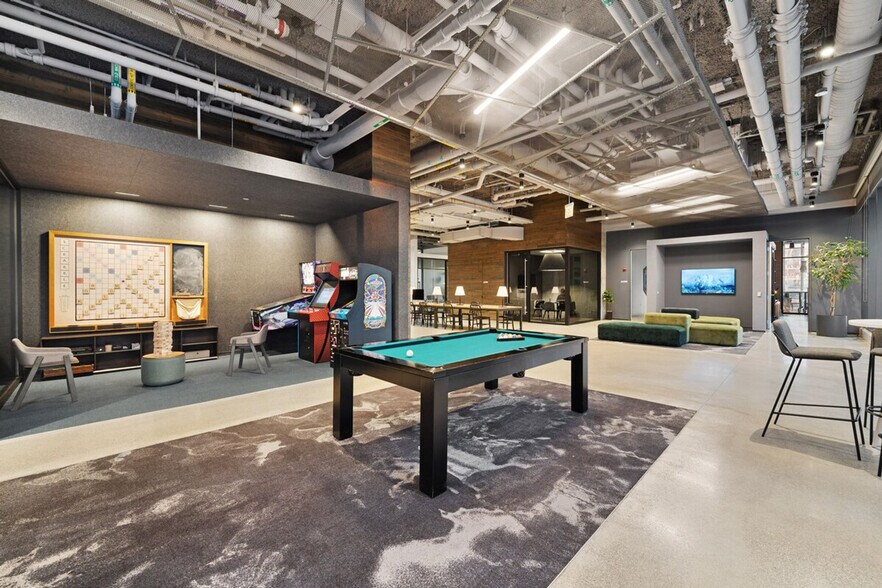 Building Photo - 720 S Wells St