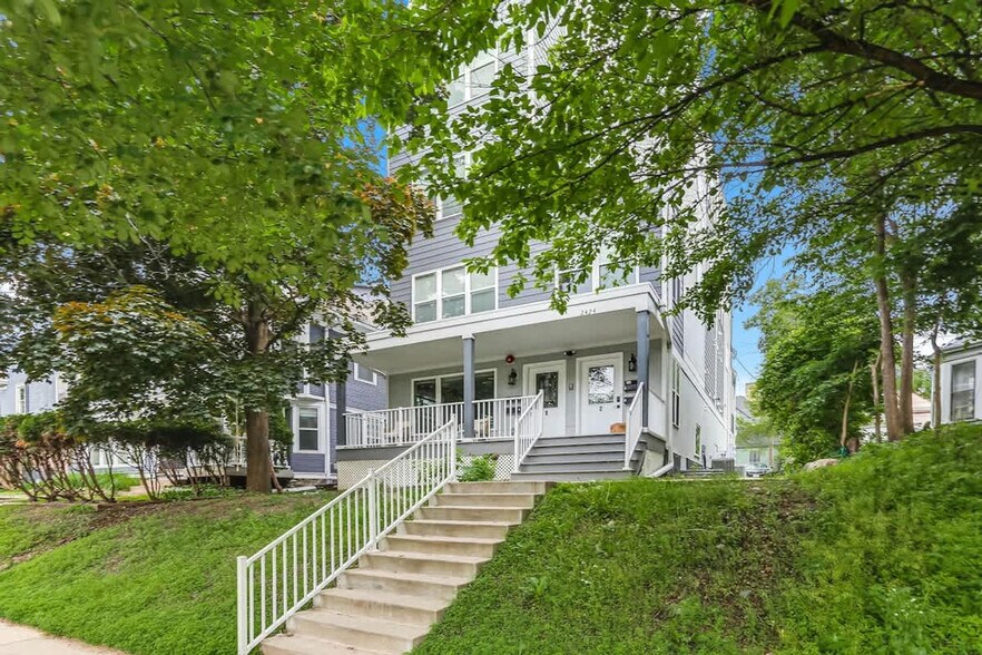 Building Photo - 2424 Lyndale Ave S