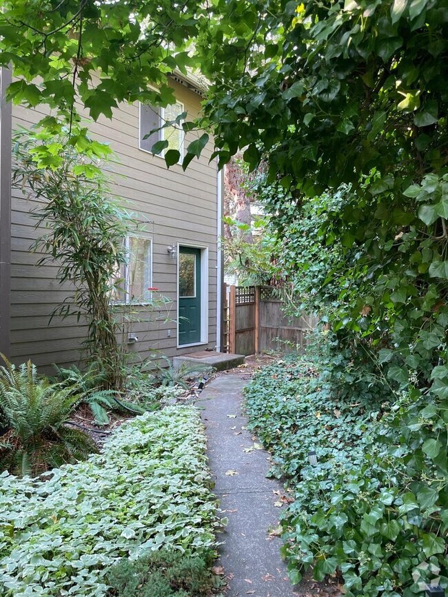 Building Photo - 2809 Woburn St