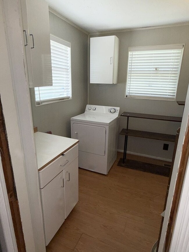 Building Photo - Charming 2 Bedroom, 1 Bath house in the he...