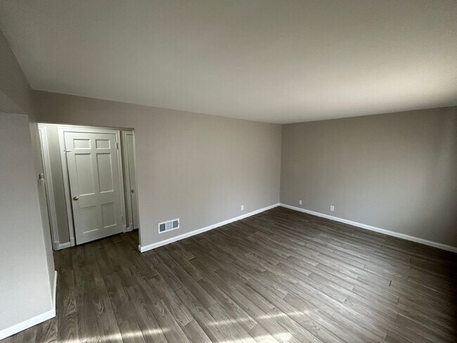 Building Photo - Comfort & Convenience on Cloverdale - Section 8 Friendly!