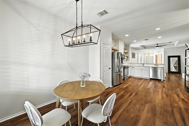 Building Photo - 126 Silktassel Way