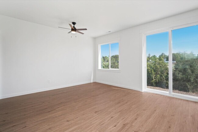 Building Photo - 305 N 18th St