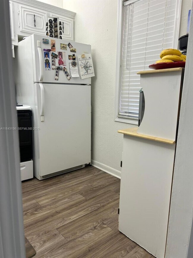 Building Photo - 2851 Somerset Dr