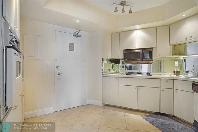 Building Photo - 3800 Galt Ocean Dr