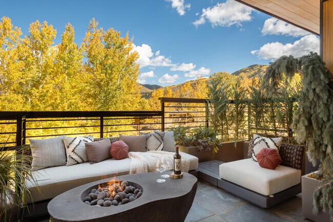 Building Photo - 120 Juan St