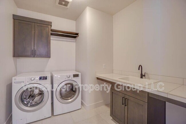 Building Photo - 15103 NE 98th Cir