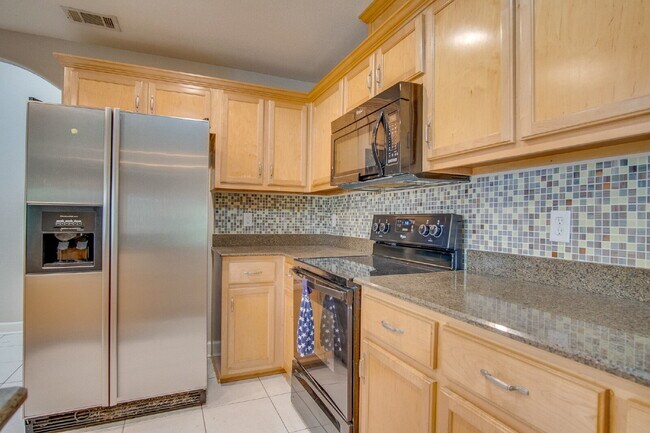 Building Photo - Spacious Pace Home with Office, Fireplace & Pergola