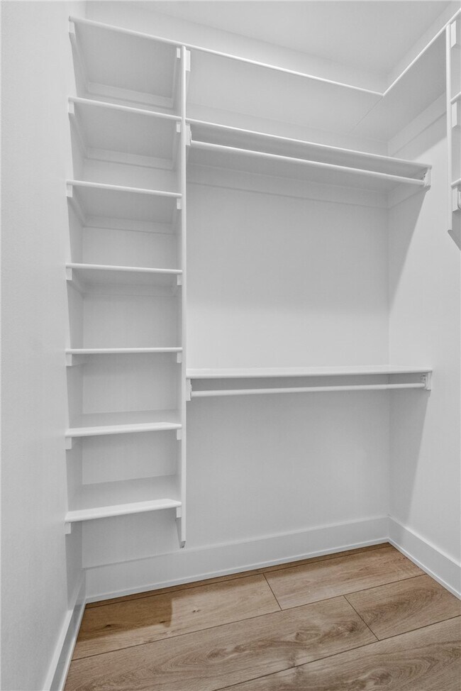 Building Photo - 588 N Willow Ave