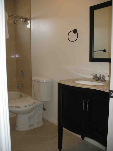 Building Photo - 1719 W 39th Pl