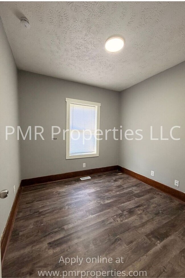 Building Photo - 2Bedrooms / 1 Bathroom House