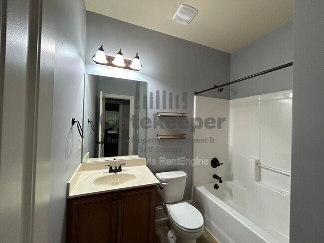 Building Photo - 124 Village Pl