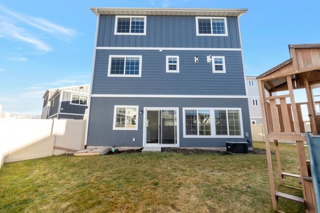 Building Photo - Modern Craftsman Freestanding Cottage Home...