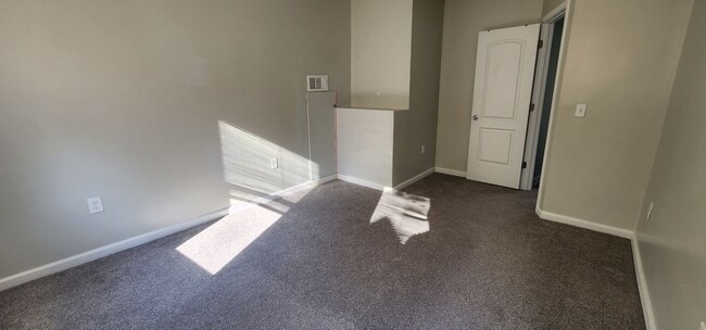 Building Photo - Renovated single-family home
