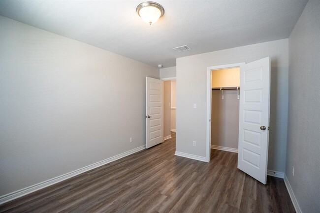 Building Photo - 252 Syrah Ct