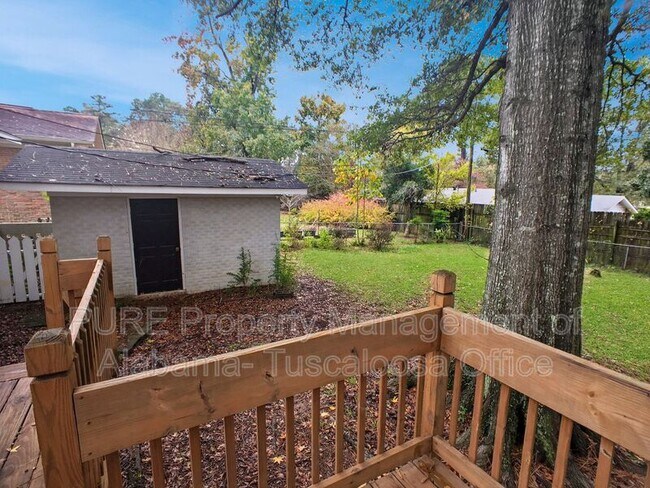 Building Photo - 1208 38th Ave E