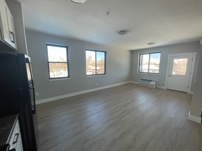 Building Photo - 1910 Strand Ave