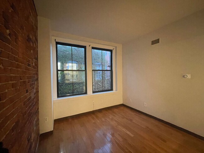 Building Photo - 105-107 Washington Street-Unit 4