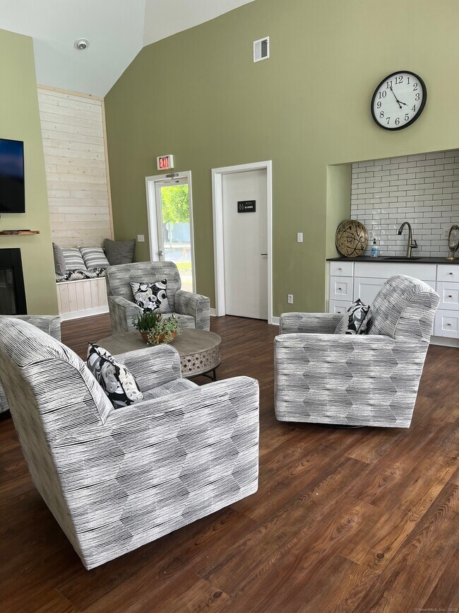 Building Photo - 912 Old Pond Ln