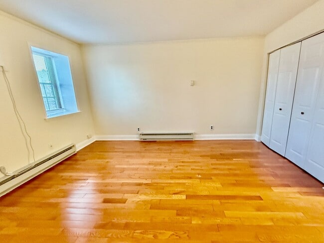 Building Photo - 2528 Christian St