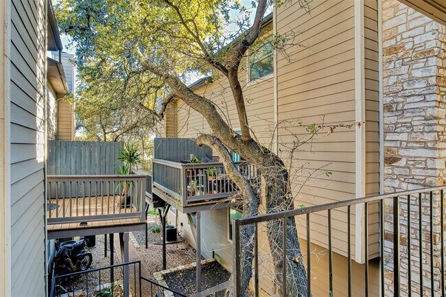 Building Photo - 6700 Cooper Ln