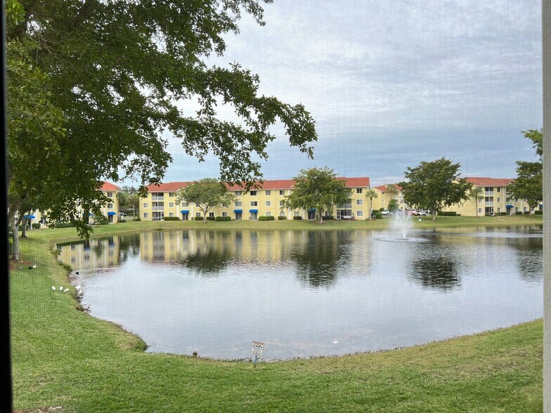 Building Photo - 8244 Key Royal Cir