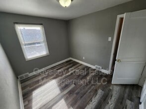 Building Photo - 202 W Spencer Ave