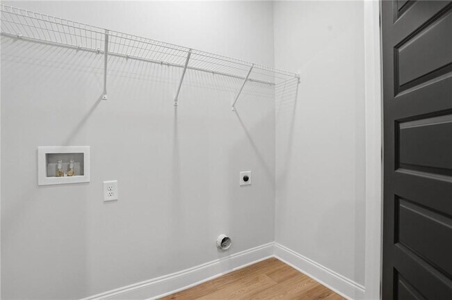 Building Photo - 1254 Six Sisters St