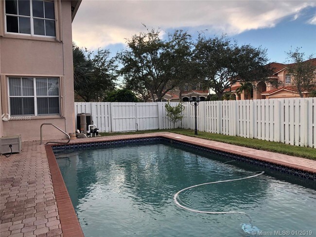 Building Photo - 1379 NW 166th Ave