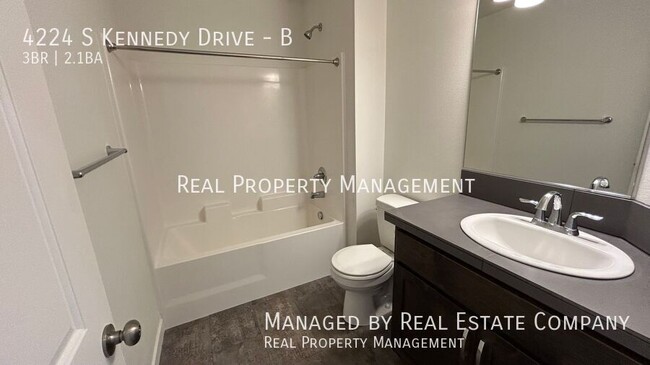 Building Photo - 4224 S Kennedy Dr