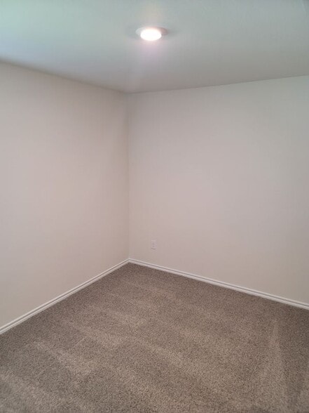 Building Photo - 1216 Riverbrook Ln