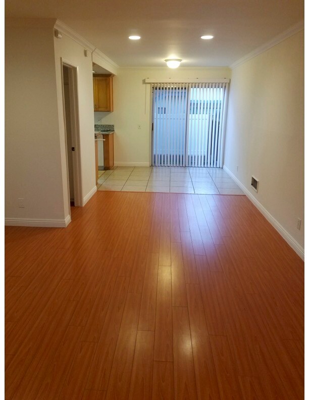 Building Photo - 2612 Mathews Ave