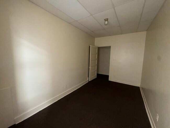 Building Photo - 6527 S Kimbark Ave
