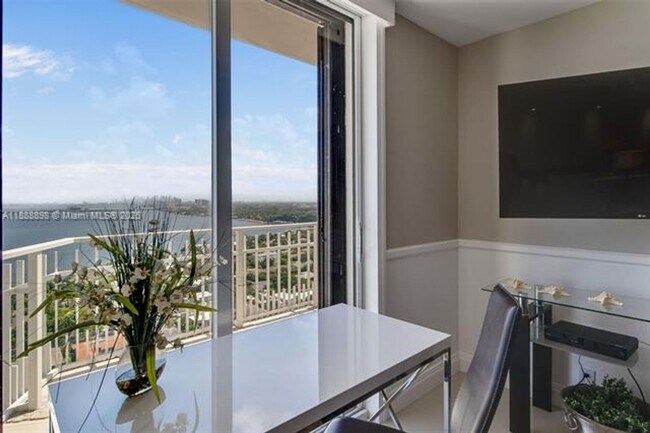 Building Photo - 4000 Towerside Terrace