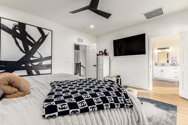 Building Photo - 2707 W Lamar Rd