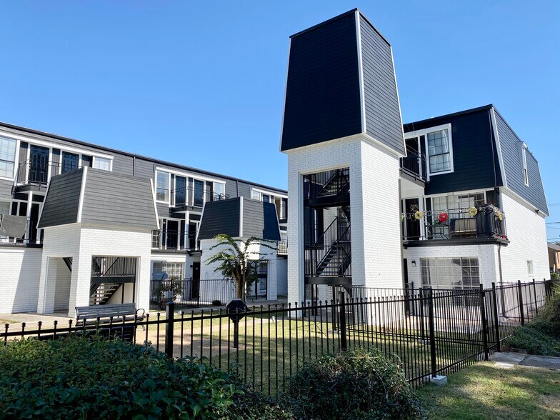 Building Photo - 1801 Campbell Rd