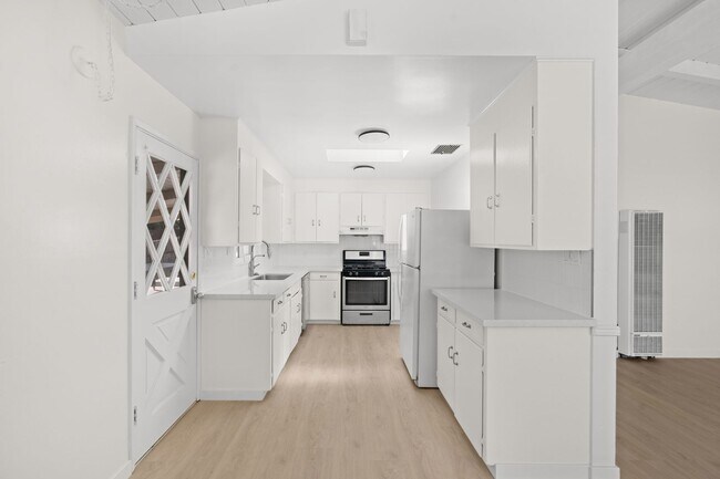 Building Photo - 289 Ramona Dr