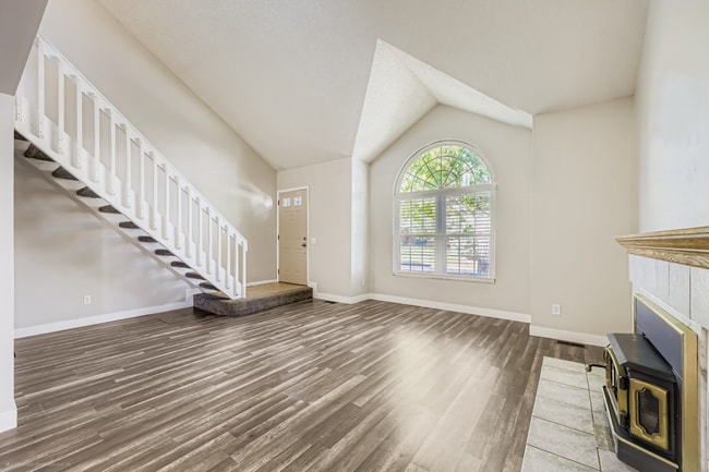 Building Photo - Beautiful 3-Bedroom Home with Open Floor P...