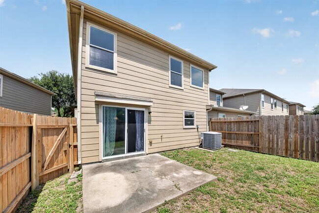 Building Photo - 15323 Trinity Meadow Dr