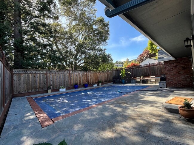 Building Photo - 3 Bed/2Bath Ready to Move In