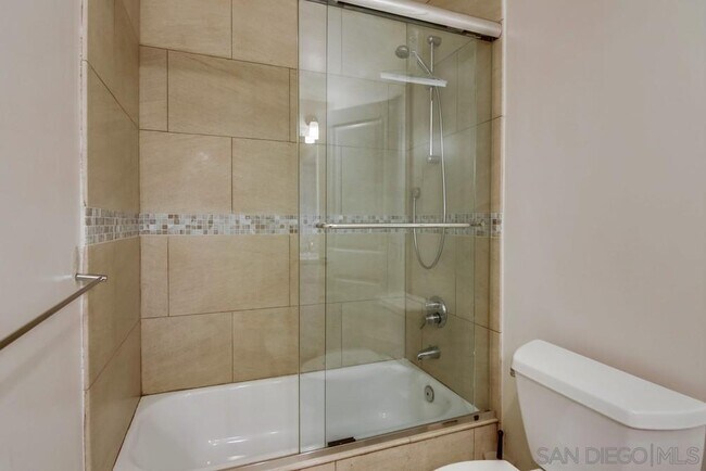 Building Photo - 657 Westbourne St