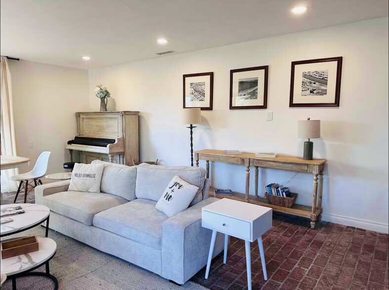 Building Photo - 6300 Zuma Mesa Dr
