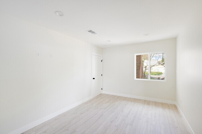 Building Photo - 1236 N Reese Pl